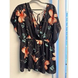 Torrid Floral Hawaiian Relaxed‎ Split Neck and Back Tab Sleeve Shirt (Size: 2)
